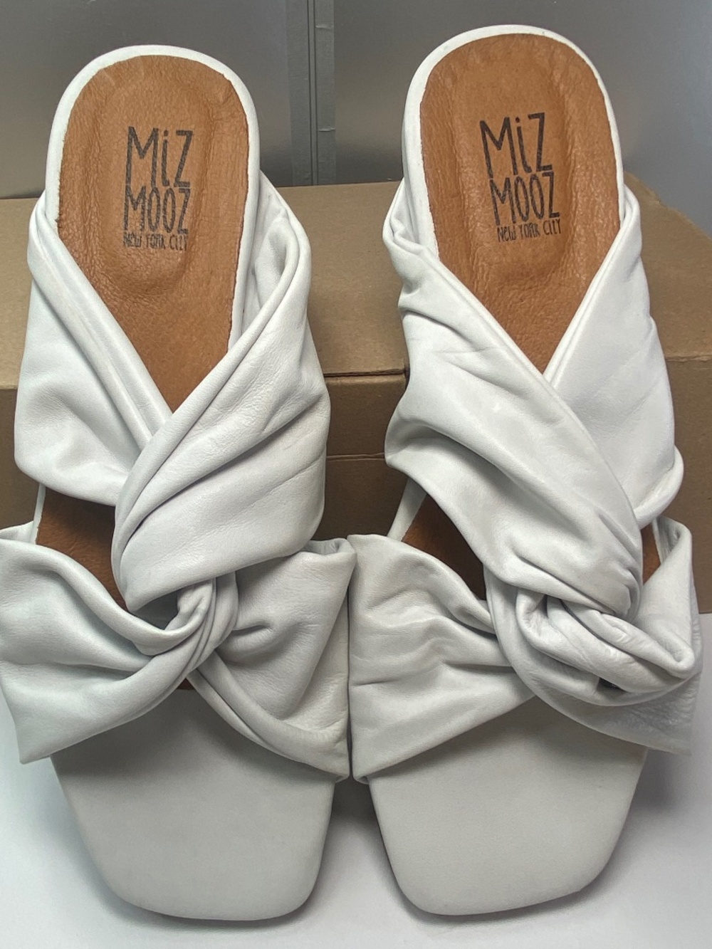 Miz Mooz NYC Paparazzi White Leather Knot Slides US Size 41 US Size 9.5 M NEW